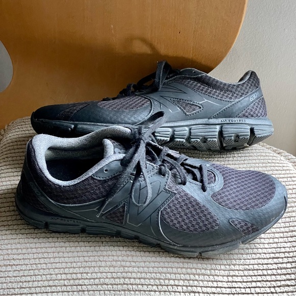 NIB New Balance Woman’s Sneakers - Picture 1 of 9